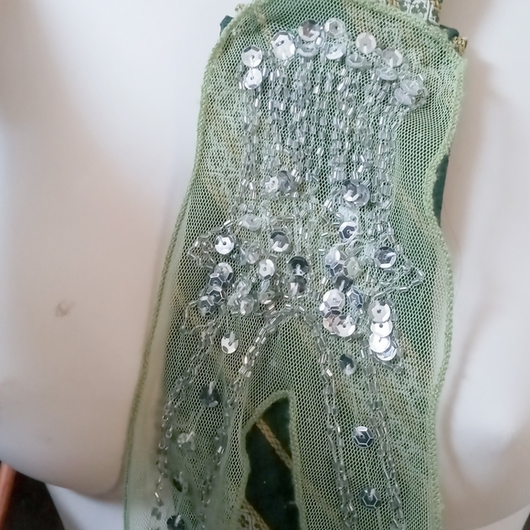 Vintage tie made into a neck piece it can be used as a statement piece and warm - Picture 4 of 6